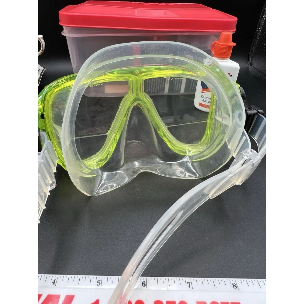 XS Scuba Gauge Reader Down View Design Scuba Dive Mask Yellow